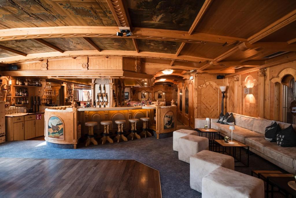 Lounge nebo bar v ubytování Relais&Châteaux Spa-Hotel Jagdhof