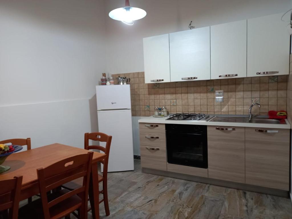 Kuchyň nebo kuchyňský kout v ubytování Pensiero di mare