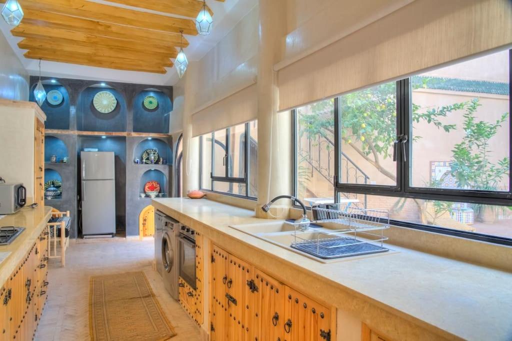 Kuchyň nebo kuchyňský kout v ubytování Luxe RIAD-privé-RIAD MIMI centre-ville
