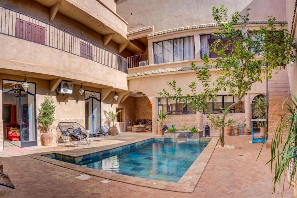Bazén v ubytování Luxe RIAD-privé-RIAD MIMI centre-ville nebo v jeho okolí