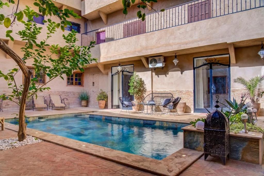 Bazén v ubytování Luxe RIAD-privé-RIAD MIMI centre-ville nebo v jeho okolí