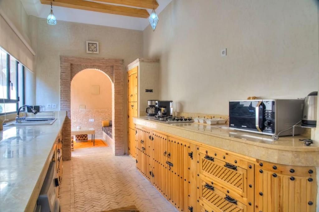 Kuchyň nebo kuchyňský kout v ubytování Luxe RIAD-privé-RIAD MIMI centre-ville