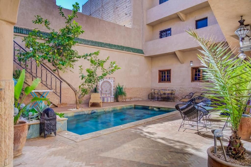 Bazén v ubytování Luxe RIAD-privé-RIAD MIMI centre-ville nebo v jeho okolí