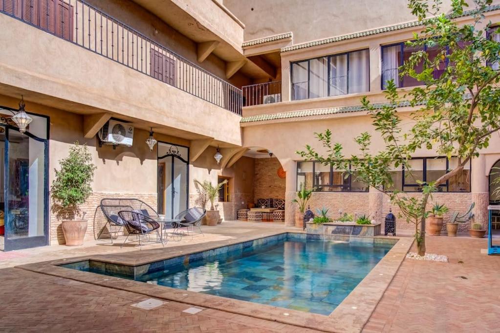 Bazén v ubytování Luxe RIAD-privé-RIAD MIMI centre-ville nebo v jeho okolí
