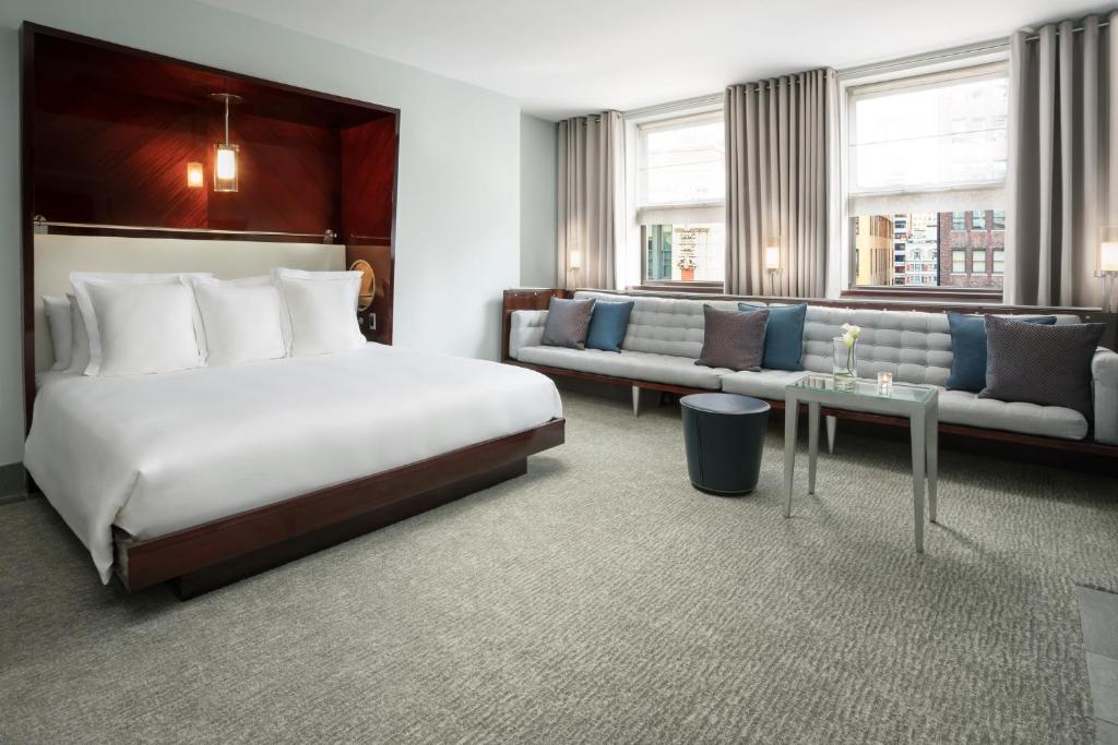 Royalton New York - Deluxe King Room