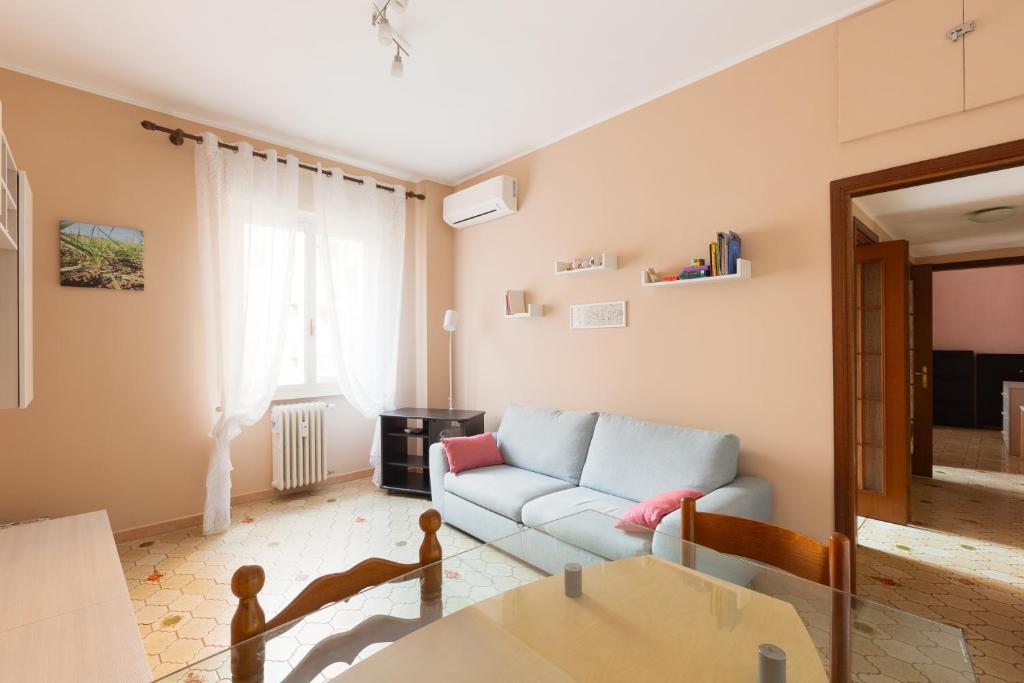 GuestHost - APT with balcony- M3 Maciachini