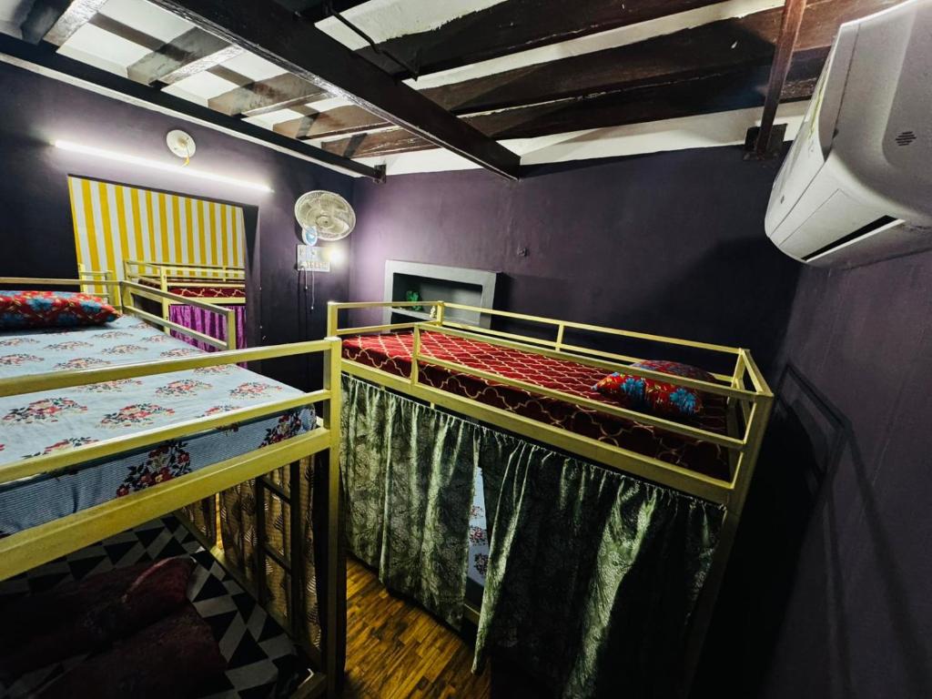 Postel nebo postele na pokoji v ubytování Hostel kuruku santhu colive