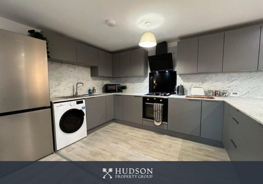 Kuchyň nebo kuchyňský kout v ubytování Open Plan Townhouse in Shrewsbury