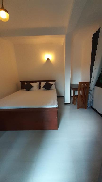 Postel nebo postele na pokoji v ubytování Jithu homestay Mirissa