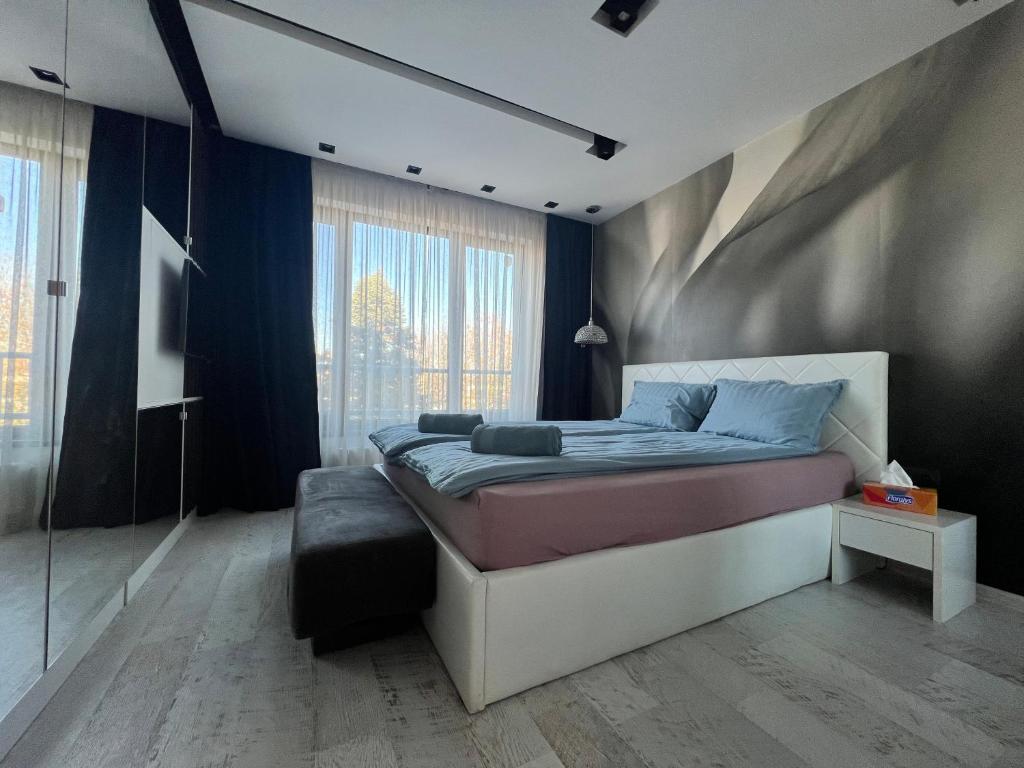 The Mirror Apartment