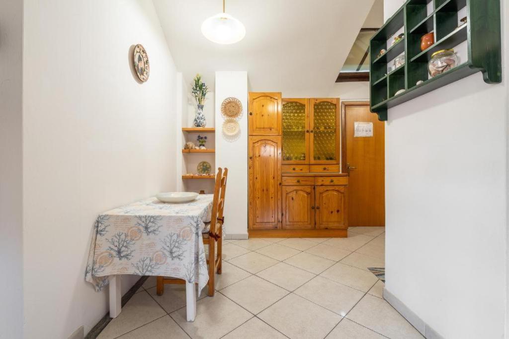 Kuchyň nebo kuchyňský kout v ubytování La brezza del Sud