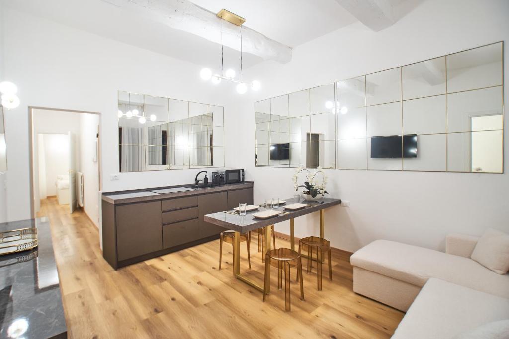 Luxury Suite - 5 minutes walk from the Duomo