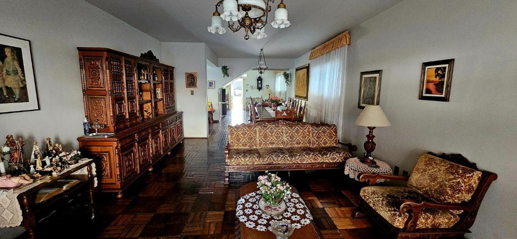 Posezení v ubytování Casa José e Maria no Centro de Socorro