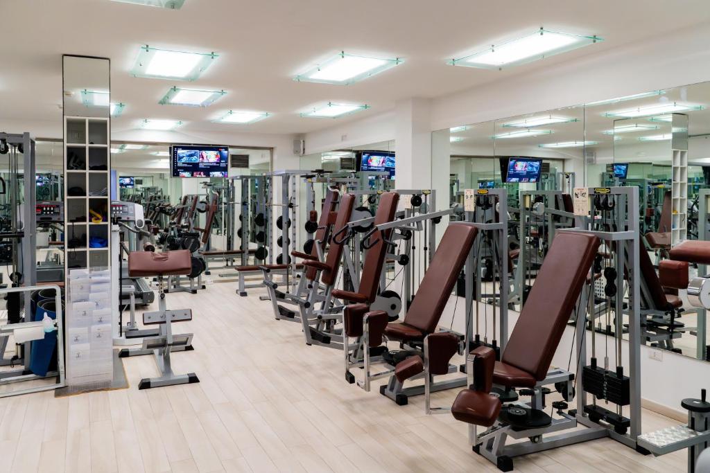 Fitness centrum a/nebo fitness zařízení v ubytování Victoria Palace Hotel & Zen Wellness