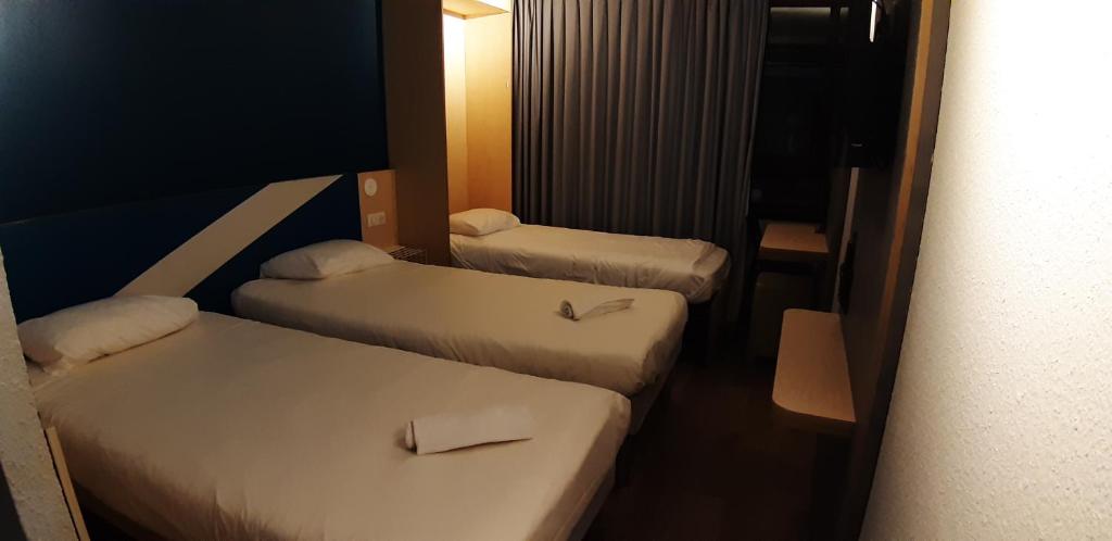 Postel nebo postele na pokoji v ubytování ibis budget Avignon Centre