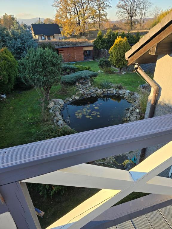 Zahrada ubytování Słoneczna Idylla - Nad Zalewem k Karpacza SAUNA JACUZZI