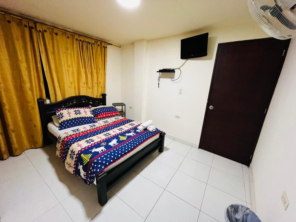 Uma cama ou camas num quarto em Merkezi Saray