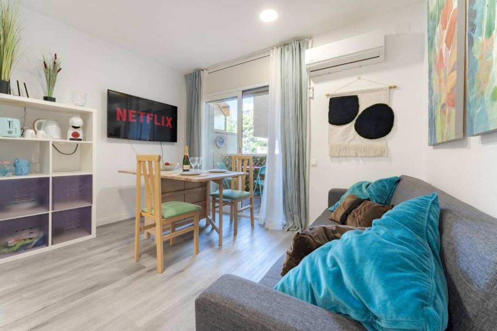 Salou (3pax) Charm Cozy Lovely AC WiFi