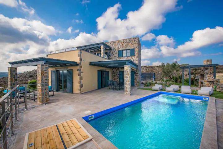 Bazén v ubytovaní Anna Luxury Villa by Cretevasion alebo v jeho blízkosti