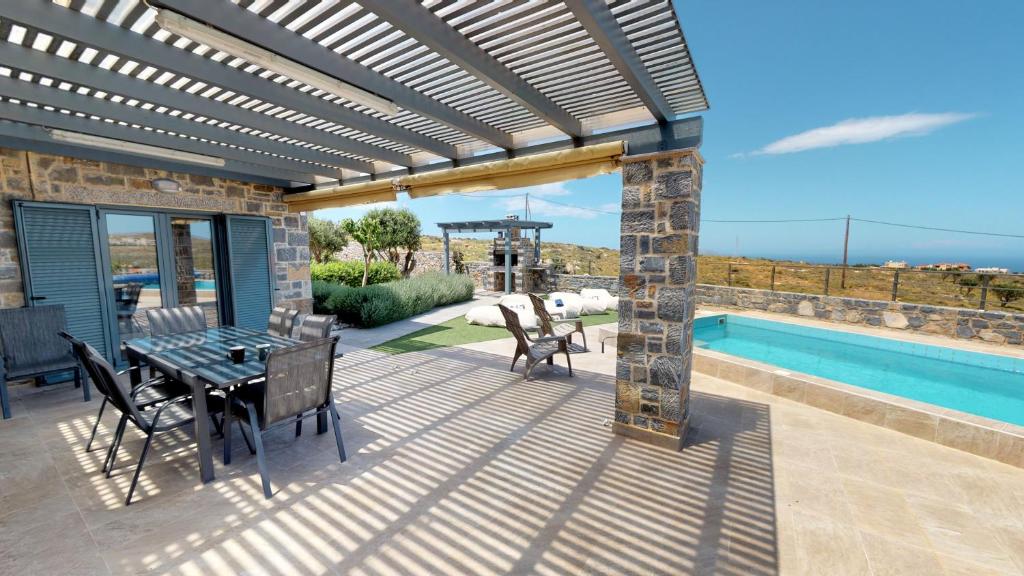 Bazén v ubytovaní Anna Luxury Villa by Cretevasion alebo v jeho blízkosti