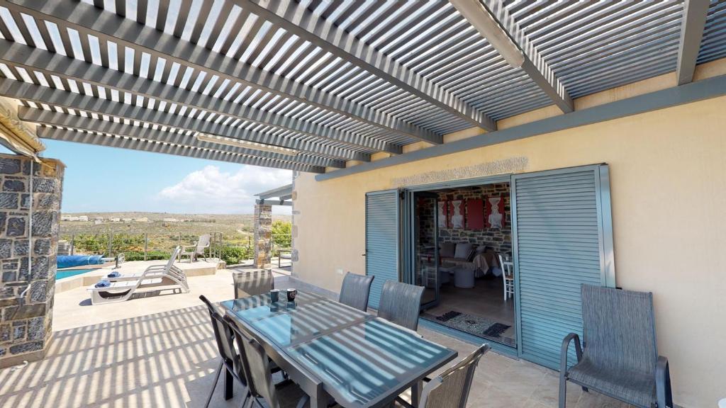 Balkón alebo terasa v ubytovaní Anna Luxury Villa by Cretevasion
