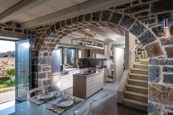 Kuchyňa alebo kuchynka v ubytovaní Anna Luxury Villa by Cretevasion