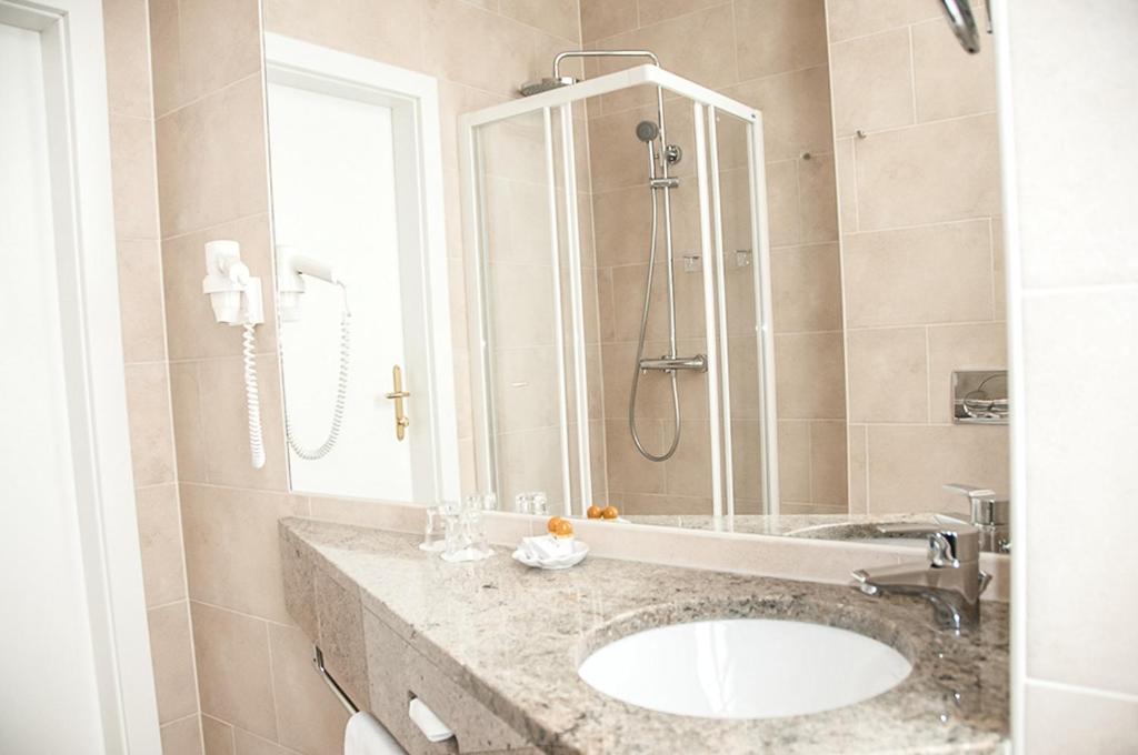 Koupelna v ubytování Pension Opera Suites I Self Check In