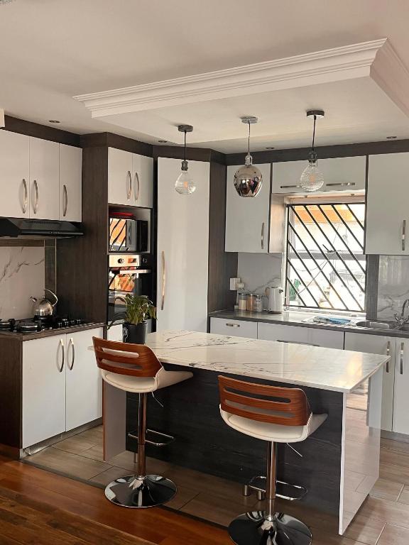 Køkken eller tekøkken på Self catering three bedroom