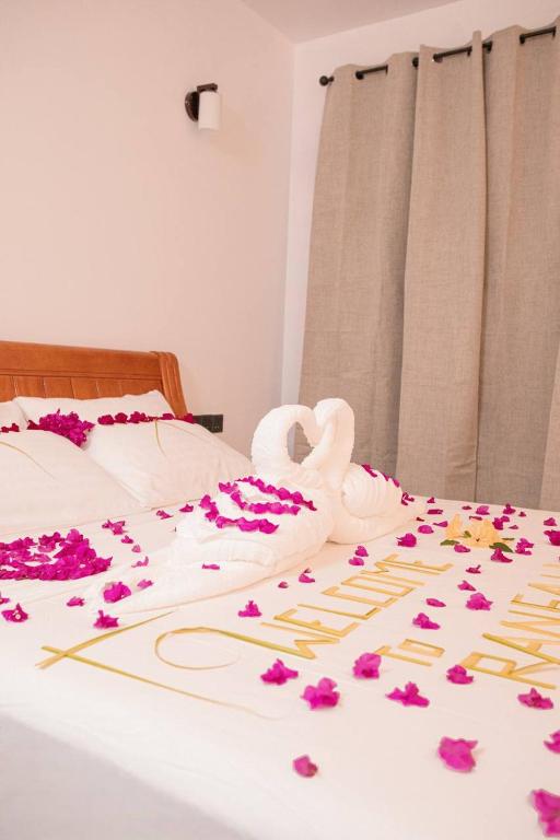 Postel nebo postele na pokoji v ubytování Rangali thoddoo Maldives