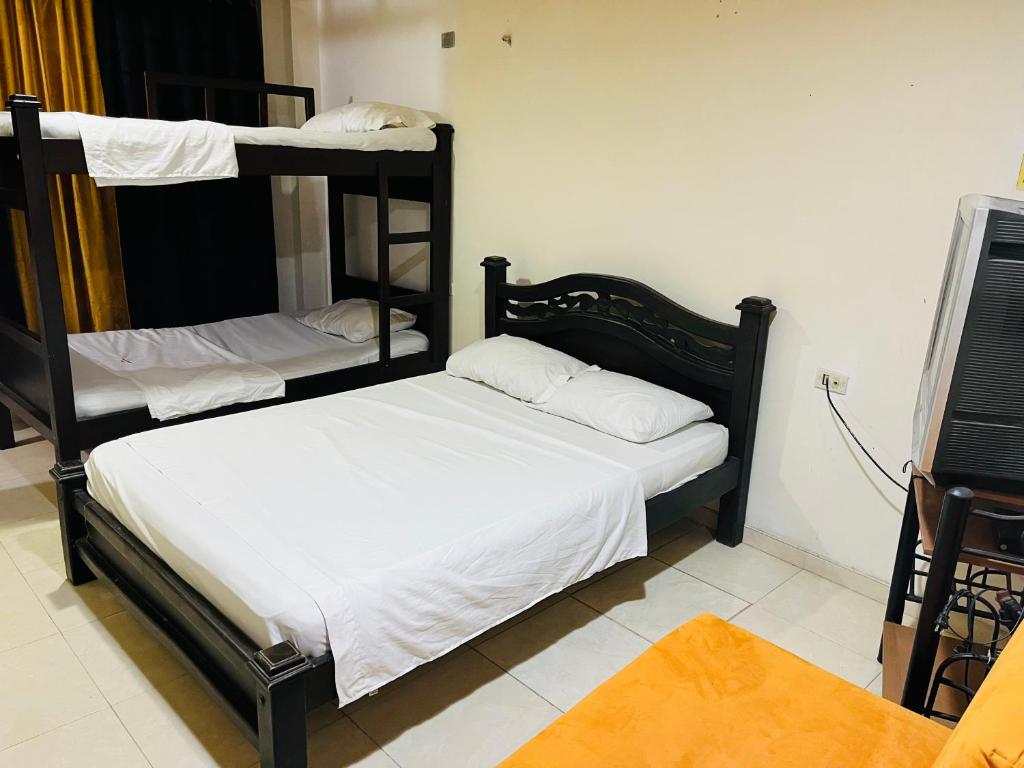 Uma cama ou camas num quarto em Merkezi Saray