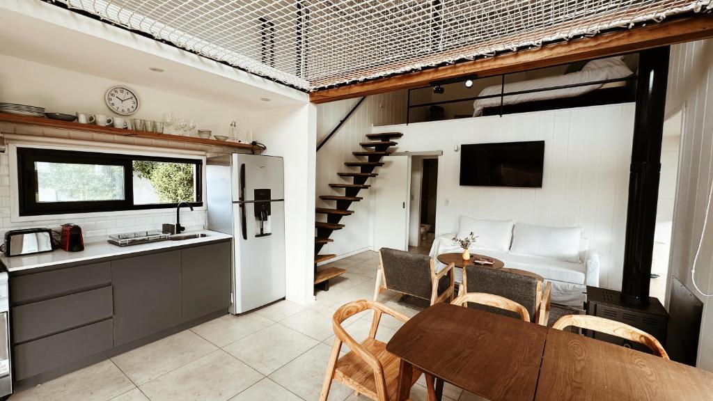Кухня или мини-кухня в Casa en chapa a estrenar a dos cuadras de Cruz del Sur - Landhouses Casa Mirador - HOLA SUR
