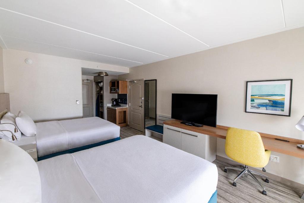 Hilton Garden Inn Lakewood photo