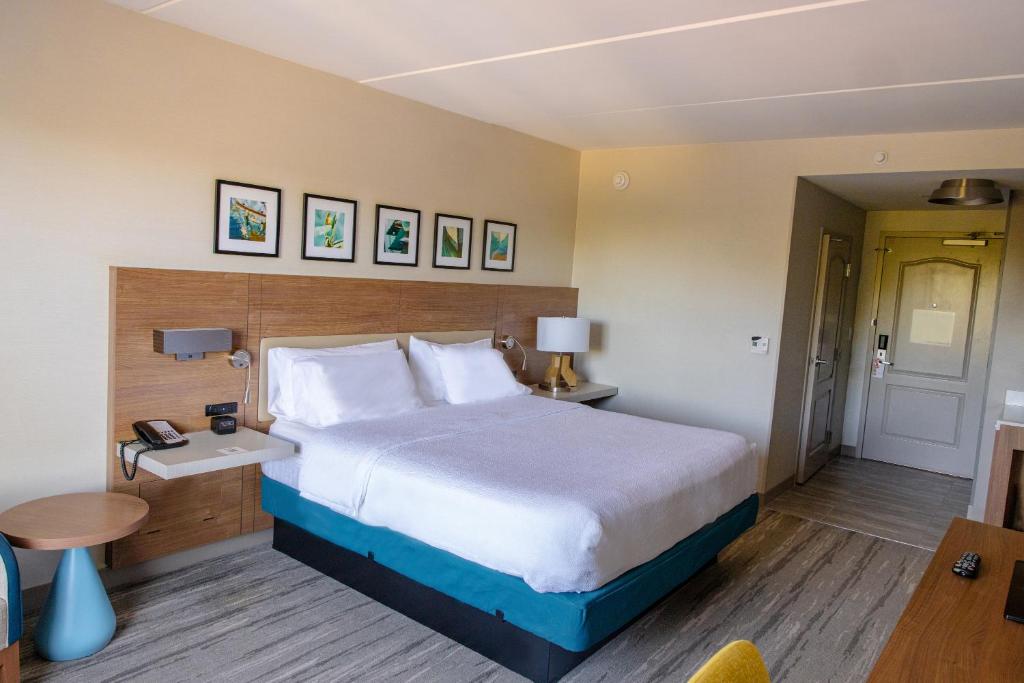 Hilton Garden Inn Lakewood photo