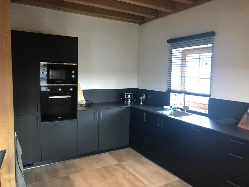 Kuchyň nebo kuchyňský kout v ubytování Le Chalet De Saint-Hubert