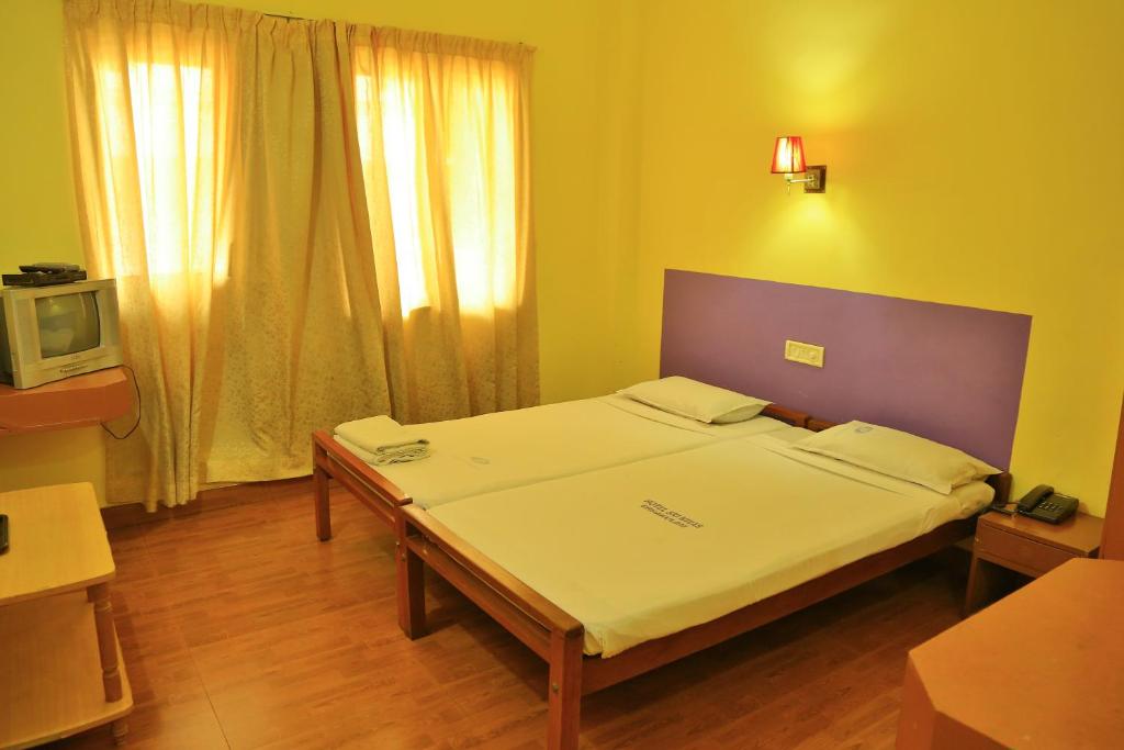 Postel nebo postele na pokoji v ubytování Hotel Srinivas