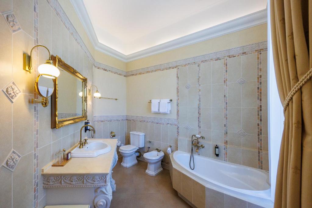 Vannituba majutusasutuses Hotel Château Cihelny