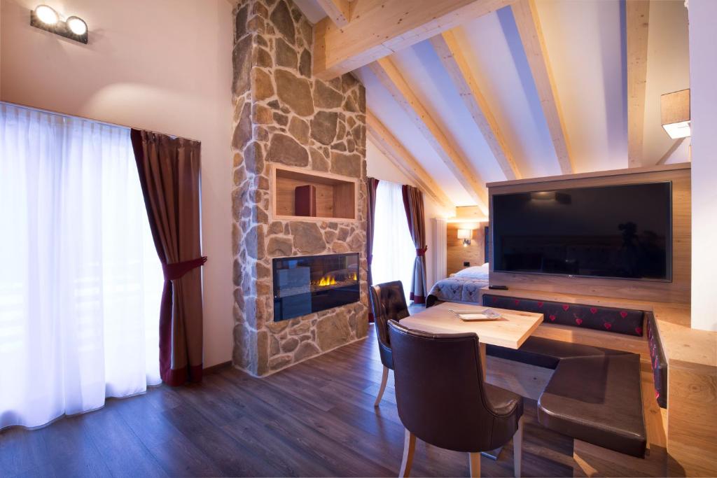 TV a/nebo společenská místnost v ubytování Chalet Marcora