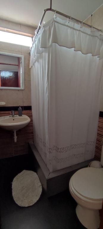 LIMPER CASA - Cama Em Quarto De Dormitório Masculino De 4 Camas