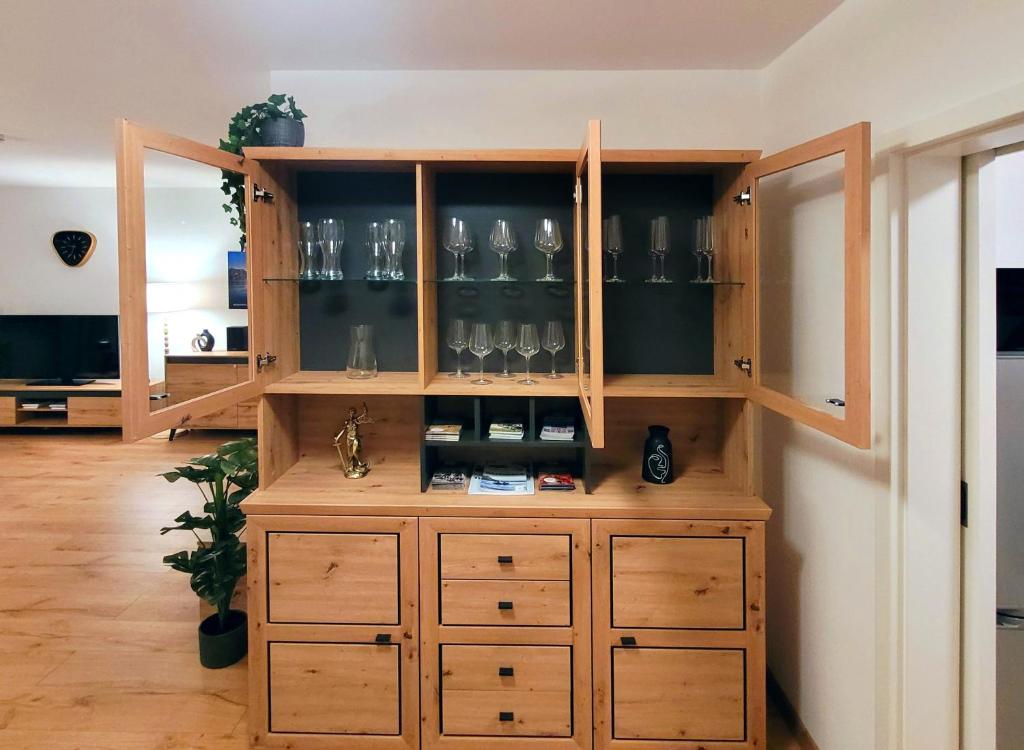 Fotografie z fotogalerie ubytování MADISON Homes Apartment 50 qm in Prien mit Balkon, Bergblick, Parkplatz, zentral gelegen v destinaci Prien am Chiemsee