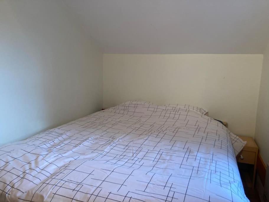 Postel nebo postele na pokoji v ubytování Le lit de la Semois