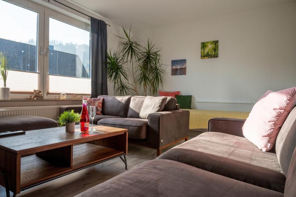 a living room with two couches and a coffee table at Ferienwohnung am Bismarckturm in Bodenwerder
