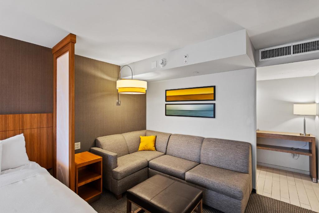 Hyatt Place Chicago O'Hare Airport - 带有两个大号床和滚动淋浴的大号房间 - 残疾人