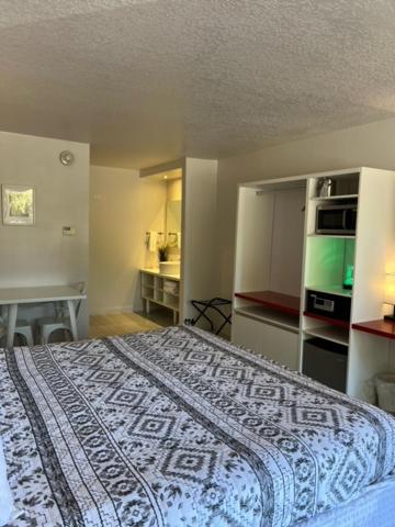 A & S Vacation Rooms - King Studio