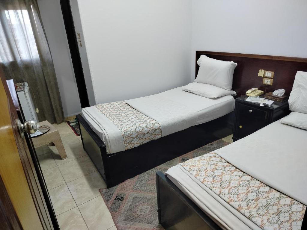 Postel nebo postele na pokoji v ubytování Abo Elwafa Hotel