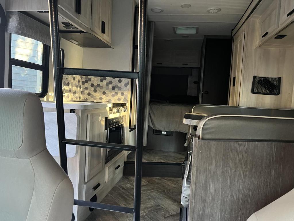 TV a/nebo společenská místnost v ubytování RV In Orlando No Local Guests