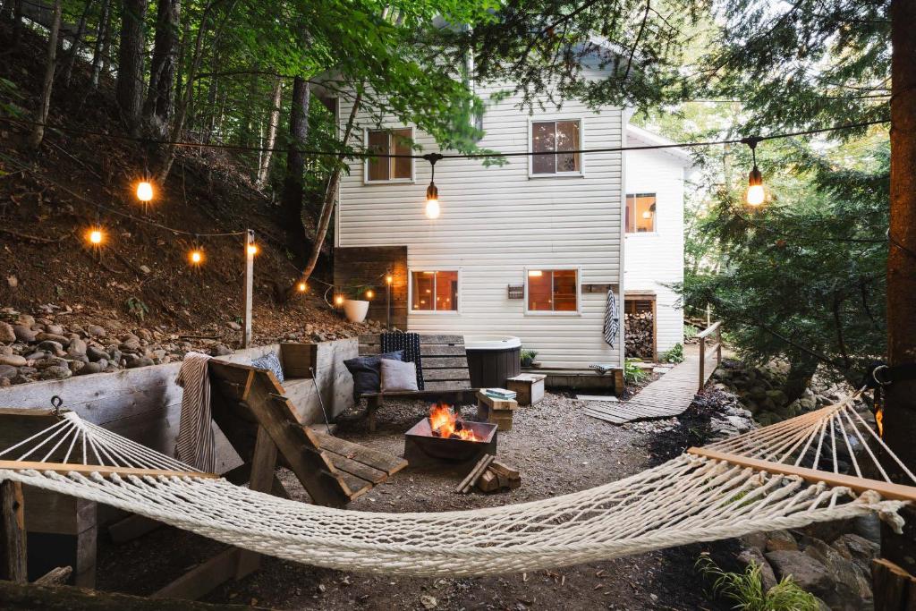 Χώρος καθιστικού στο Le 55 Howard - Spa Shower Memphre Lake OwlsHead