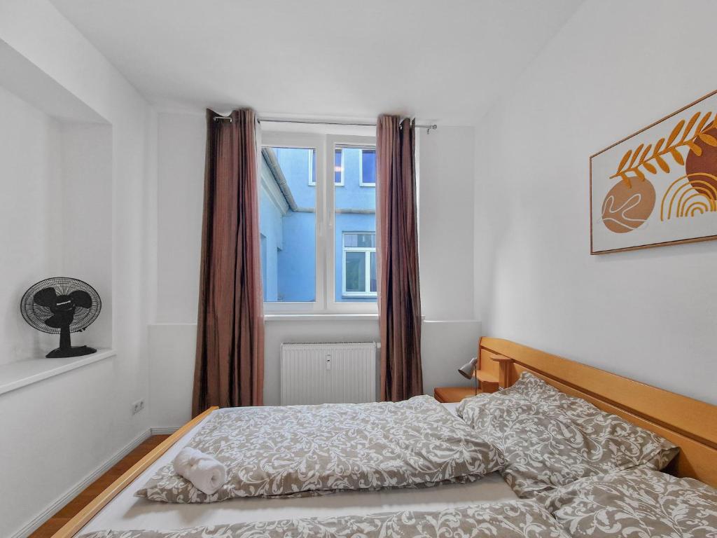 Postel nebo postele na pokoji v ubytování Stockerau Sky Terrace