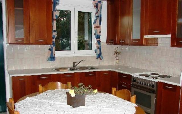 Kuchyň nebo kuchyňský kout v ubytování Olympia Paxos Villas & Apartments