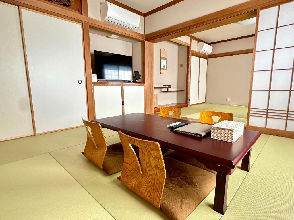 伊東山荘-Toki-にあるテレビまたはエンターテインメントセンター