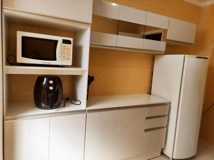 Kuchyň nebo kuchyňský kout v ubytování Apt centro com garagem wifi próximo a congressos